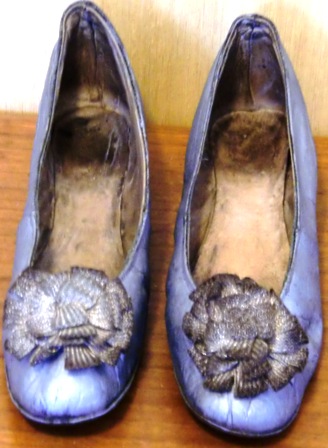 M167M 2Lovely c 1870-80 Silver Kid evening shoes